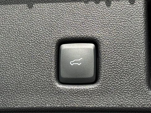 Used 2025 Ford Escape SE image 9