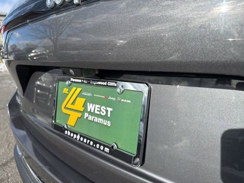 Used 2022 Jeep Grand Cherokee Limited image 12