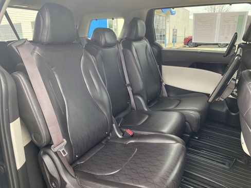 Used 2022 Kia Carnival SX image 14