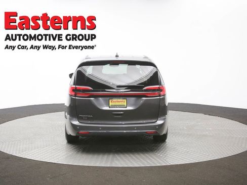 Used 2023 Chrysler Pacifica Touring-L FWD image 36