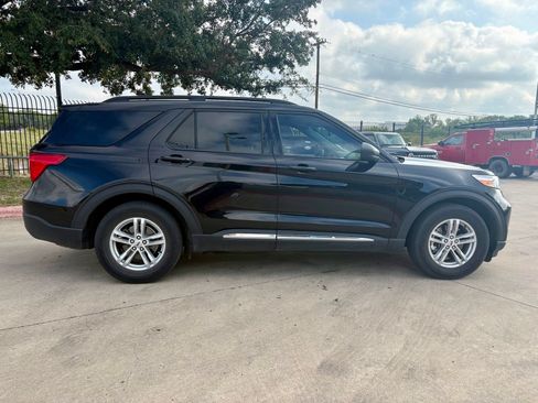 Used 2023 Ford Explorer XLT w/ Equipment Group 202A RWD image 2