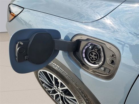 New 2025 Ford Escape SE image 11