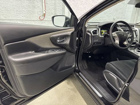 Used 2018 Nissan Murano S image 12
