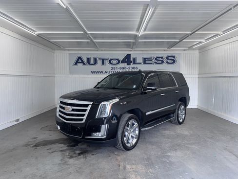 Used 2016 Cadillac Escalade Luxury RWD image 1