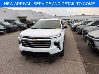 Used 2024 Chevrolet Traverse LT w/ Trailering Package