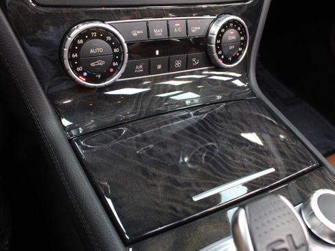 Used 2017 Mercedes-Benz SL 550 image 57