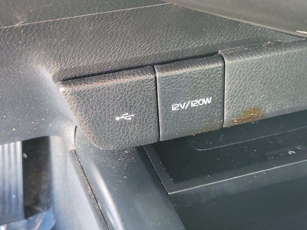Used 2020 Toyota Camry XLE w/ Navigation Package FWD image 28