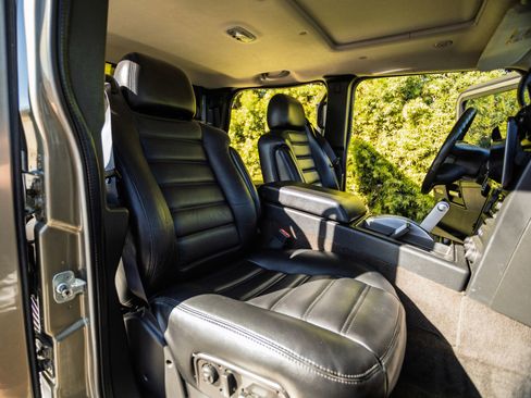 Used 2005 HUMMER H2 SUT w/ Preferred Equipment Group image 22