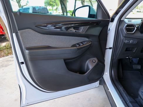 Used 2025 Chevrolet TrailBlazer LT w/ Convenience Package FWD image 36