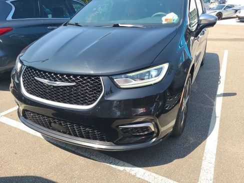 Used 2022 Chrysler Pacifica Pinnacle AWD/4WD image 1