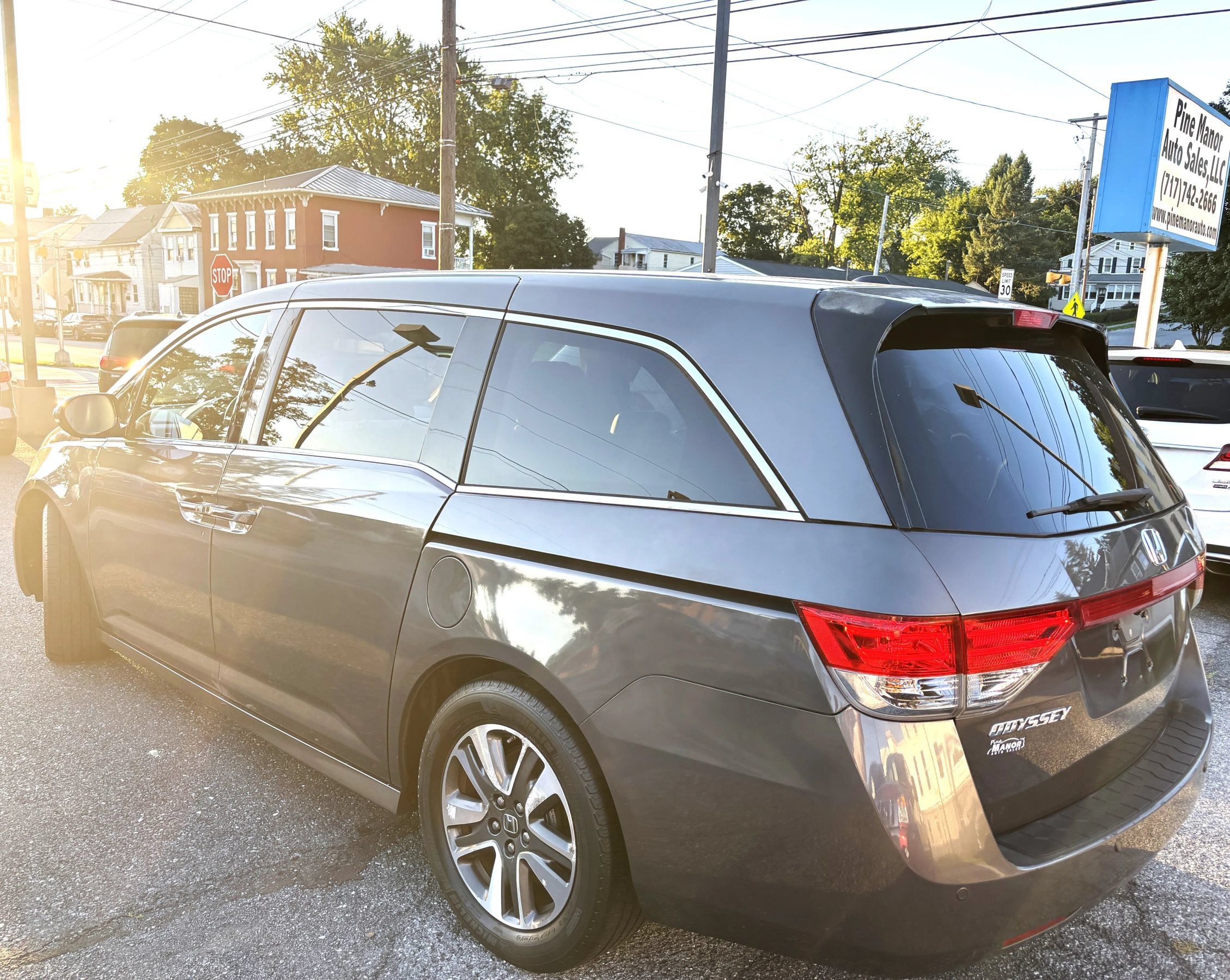 Used 2015 Honda Odyssey Touring Elite image 4