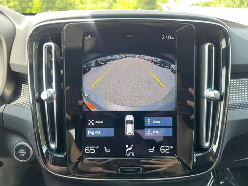 Used 2021 Volvo XC40 T5 R-Design w/ Climate Package AWD/4WD image 19