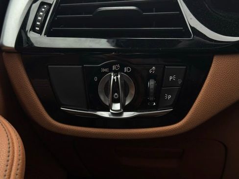 Used 2023 BMW 540i xDrive w/ Premium Package image 31