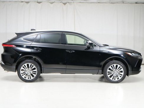 Used 2021 Toyota Venza XLE image 14