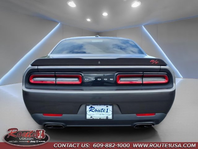 Used 2018 Dodge Challenger R/T RWD image 5