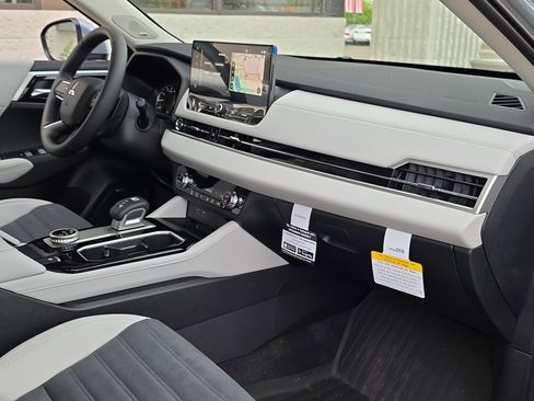 New 2026 Mitsubishi Outlander SE FWD image 33