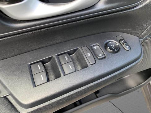 Used 2019 Honda CR-V LX image 12