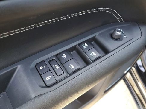 Certified 2024 Jeep Compass Limited w/ High Altitude Package image 10