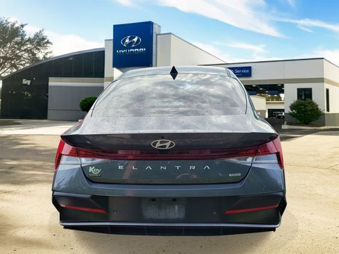 Certified 2024 Hyundai Elantra Limited FWD image 4