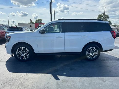 Used 2025 Ford Expedition Active AWD/4WD image 2