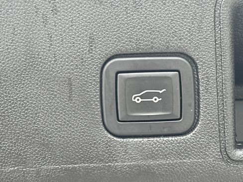 Used 2024 GMC Terrain SLT AWD/4WD image 19