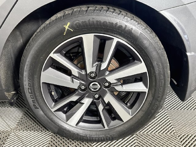 Used 2020 Nissan Versa SV FWD image 34