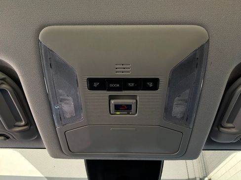 Used 2025 Toyota RAV4 XLE FWD image 17