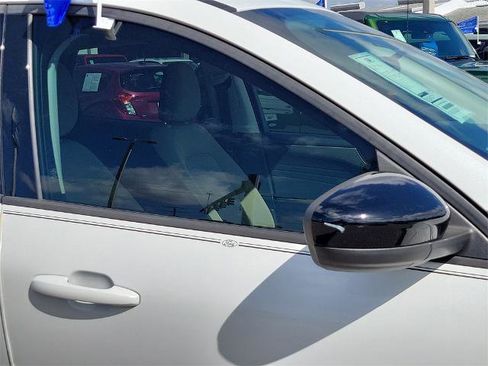 Certified 2022 Ford Escape SE w/ SE Sport Appearance Package image 6