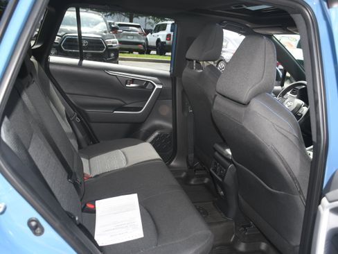 Certified 2024 Toyota RAV4 SE w/ Convenience Package AWD/4WD image 18
