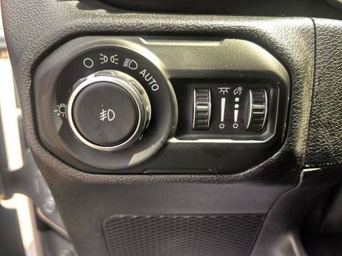 Used 2021 Jeep Wrangler Unlimited Sahara w/ Uconnect 4C Nav & Sound Group AWD/4WD image 19
