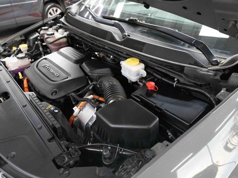 Used 2022 Chrysler Pacifica Touring-L w/ Uconnect Theater Family Group image 34