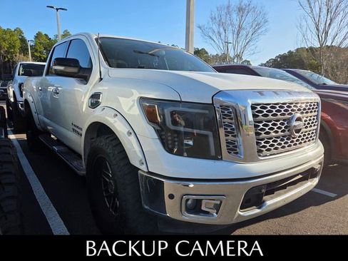 Used 2017 Nissan Titan SV image 3