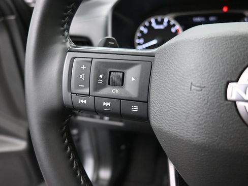 Used 2025 Nissan Rogue SV AWD/4WD image 6