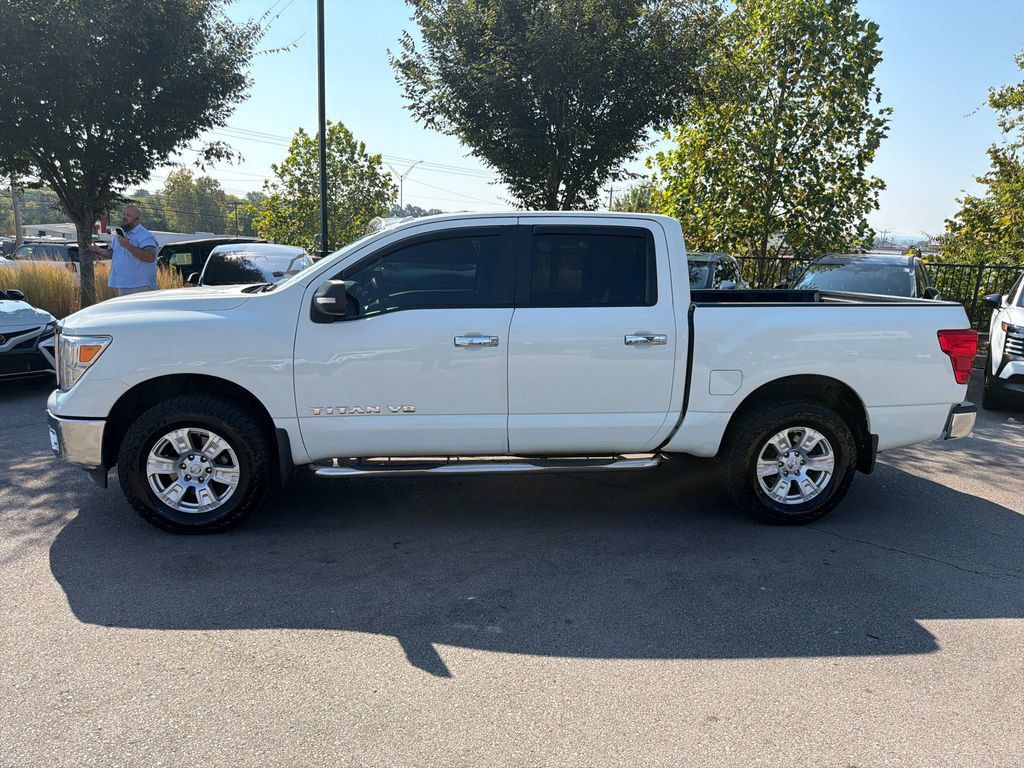 Used 2018 Nissan Titan SV AWD/4WD image 7