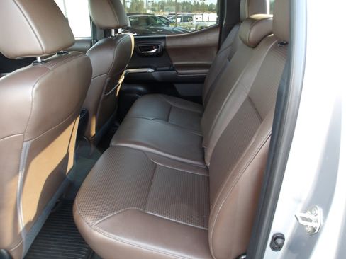 Used 2017 Toyota Tacoma Limited image 10