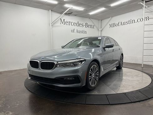 Used 2018 BMW 530e w/ Premium Package 2 image 3