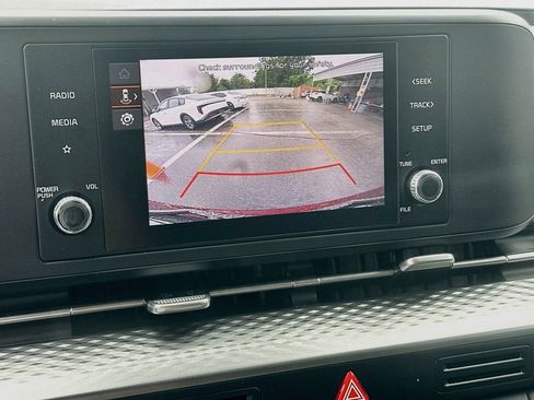 Used 2024 Kia Carnival LX FWD image 13