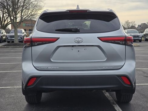Used 2021 Toyota Highlander XLE image 18