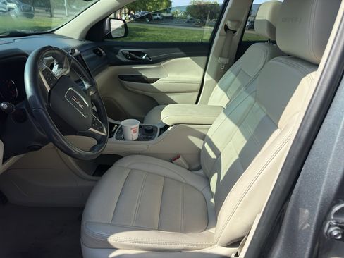 Used 2021 GMC Acadia Denali w/ Denali Technology Package FWD image 17