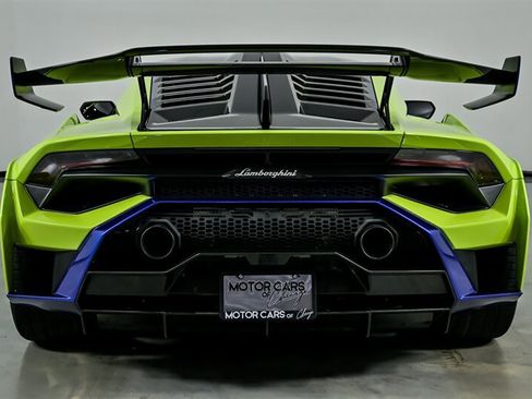 Used 2022 Lamborghini Huracan STO RWD image 11