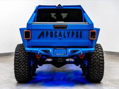 Used 2025 Jeep Gladiator Sport image 8