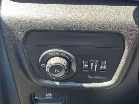 Used 2023 Jeep Grand Cherokee Limited w/ Black Appearance Package AWD/4WD image 20