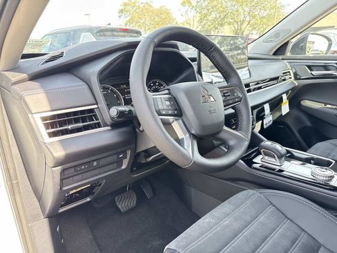 New 2026 Mitsubishi Outlander AWD image 24