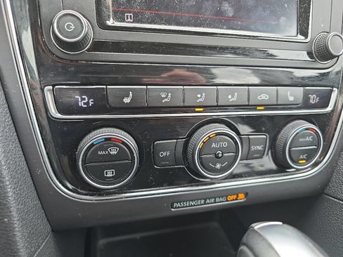 Used 2018 Volkswagen Passat 2.0T R-Line FWD image 16