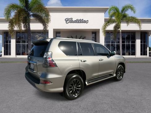 Used 2020 Lexus GX 460 Premium w/ Premium Package image 14