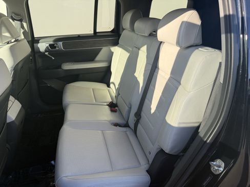 Used 2024 Hyundai Santa Fe Limited image 31