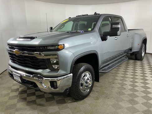 Used 2024 Chevrolet Silverado 3500 LT w/ All Star Edition AWD/4WD image 3