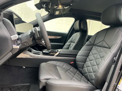 Used 2025 BMW 740i xDrive w/ Premium Package image 13