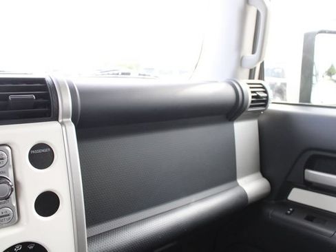 Used 2013 Toyota FJ Cruiser 4WD w/ Upgrade Pkg image 18