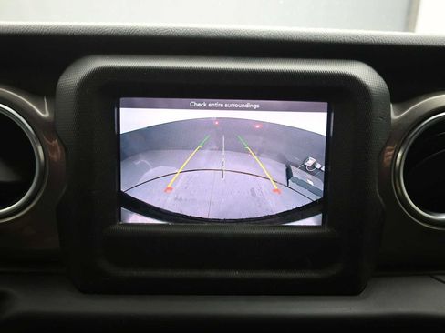 Used 2021 Jeep Wrangler Unlimited Sahara w/ Cold Weather Group image 17